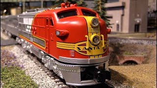 Lionel Santa Fe Super Chief Lionchief Set [upl. by Lazaro]