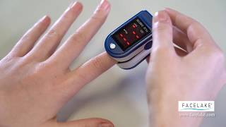 Facelake FL400 Pulse Oximeter batteries installation and screen protector removal [upl. by Lynnea]