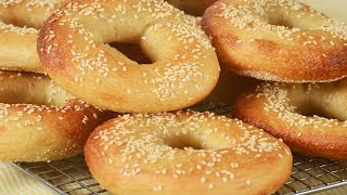 Homemade Bagels Recipe Demonstration  Joyofbakingcom [upl. by Krystle]