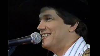 George Strait  Full 1985 Houston Rodeo Concert from the Astrodome [upl. by Sly]