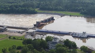 Barge hits Alabama dam get stuck and causes flooding [upl. by Irafat]