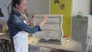 Annie Sloan Chalkpaint™  Twee kleuren krijtverf doorschuren  Distressen NL [upl. by Dhaf]