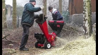 Benzin Gartenhäcksler mit Hackmesser und Schlegel in Action Chipper Shredder with blades and flail [upl. by Rene]